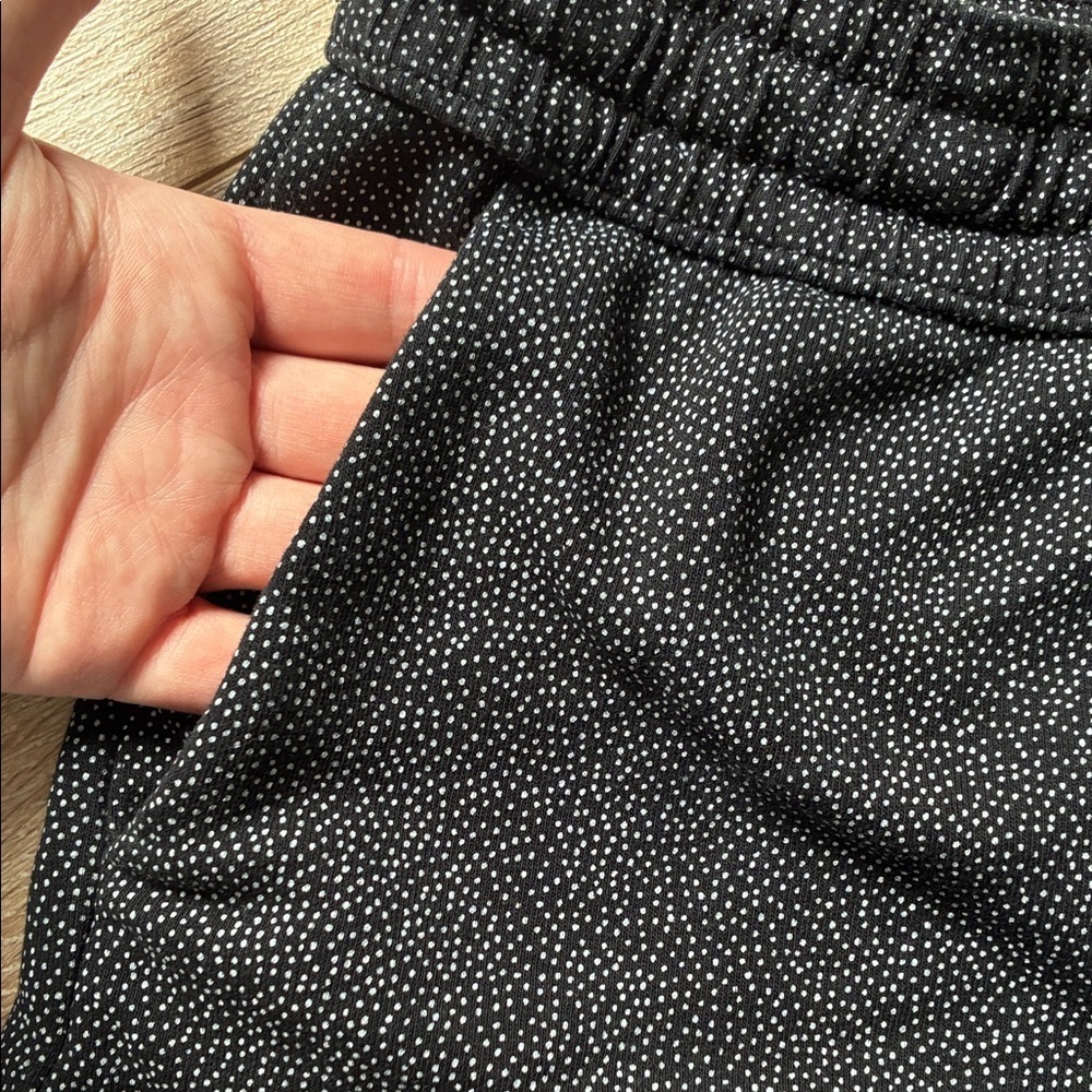H&M Black and white Athletic sweat Shorts medium - Picture 4 of 6